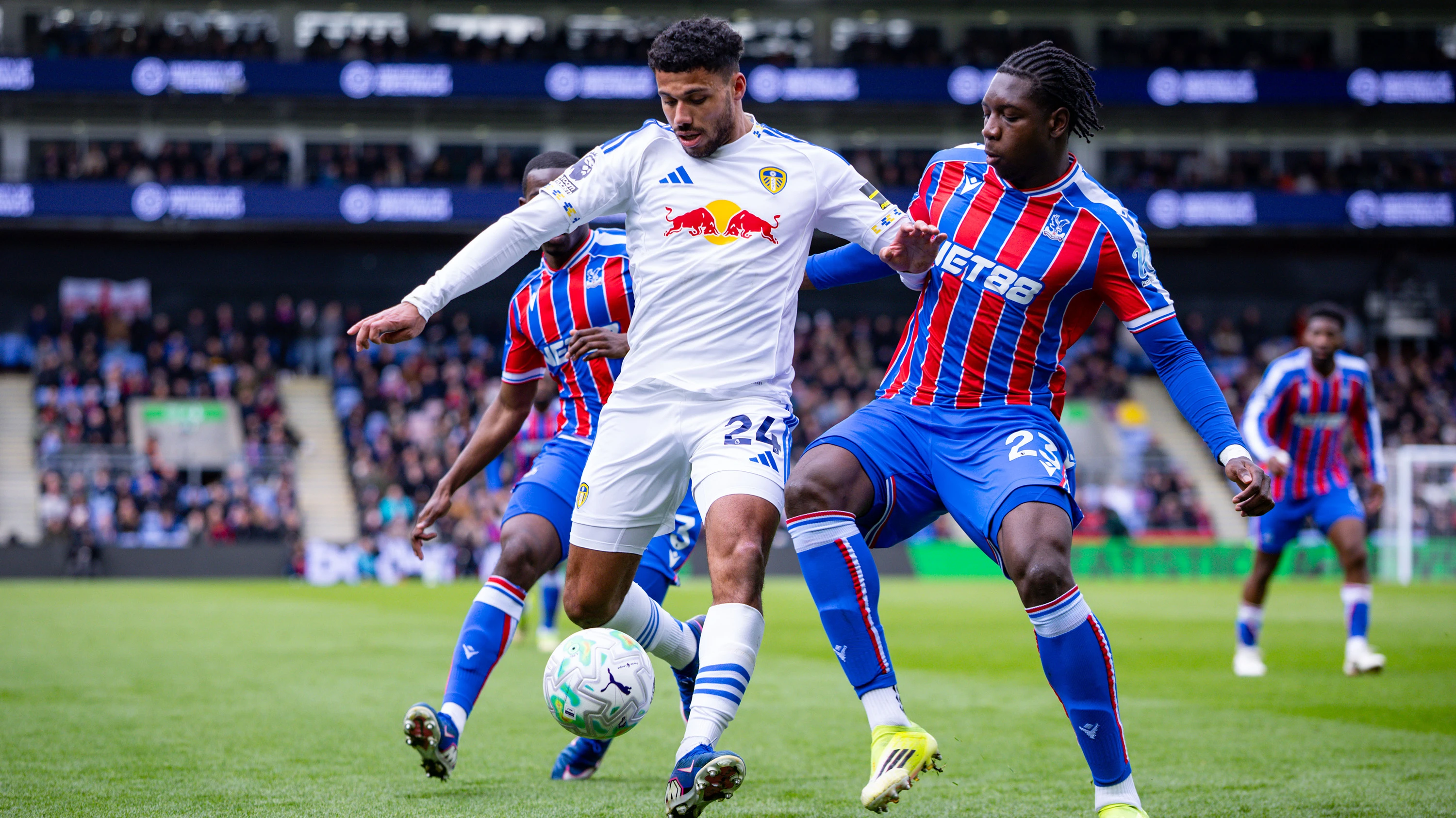 Calvert-Lewin Misses Penalty as 10-Man Leeds Draw with Crystal Palace